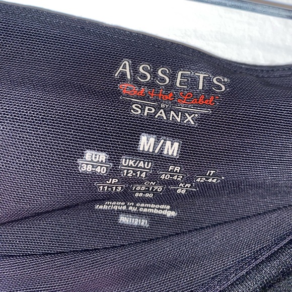 Women’s SPANX - Picture 2 of 3